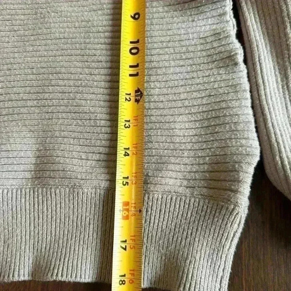 Philosophy Women’s Sz S Taupe Sweater. Poly Blend. 18” Shoulder To Hem. - Picture 7 of 7